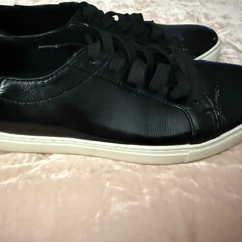Kenneth Cole Black Leather Sneakers Women Size 6.5 Minimalist Streetwear Casual